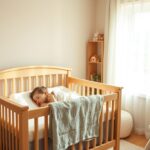 do kiedy dziecko śpi w łóżeczku