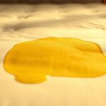 jak wyczyścić materac z moczu