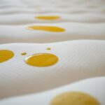 jak wyczyścić materac z żółtych plam