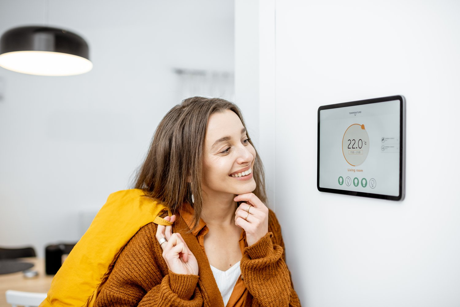 Panel termostatu pokojowego na ścianie
